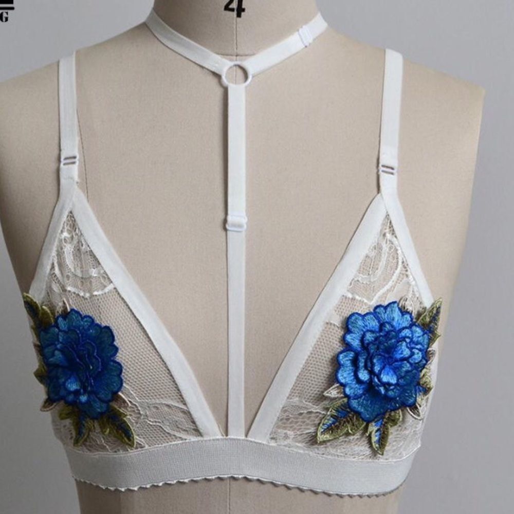 White Crop To Bra with Blue Flower - Picture 2 of 3